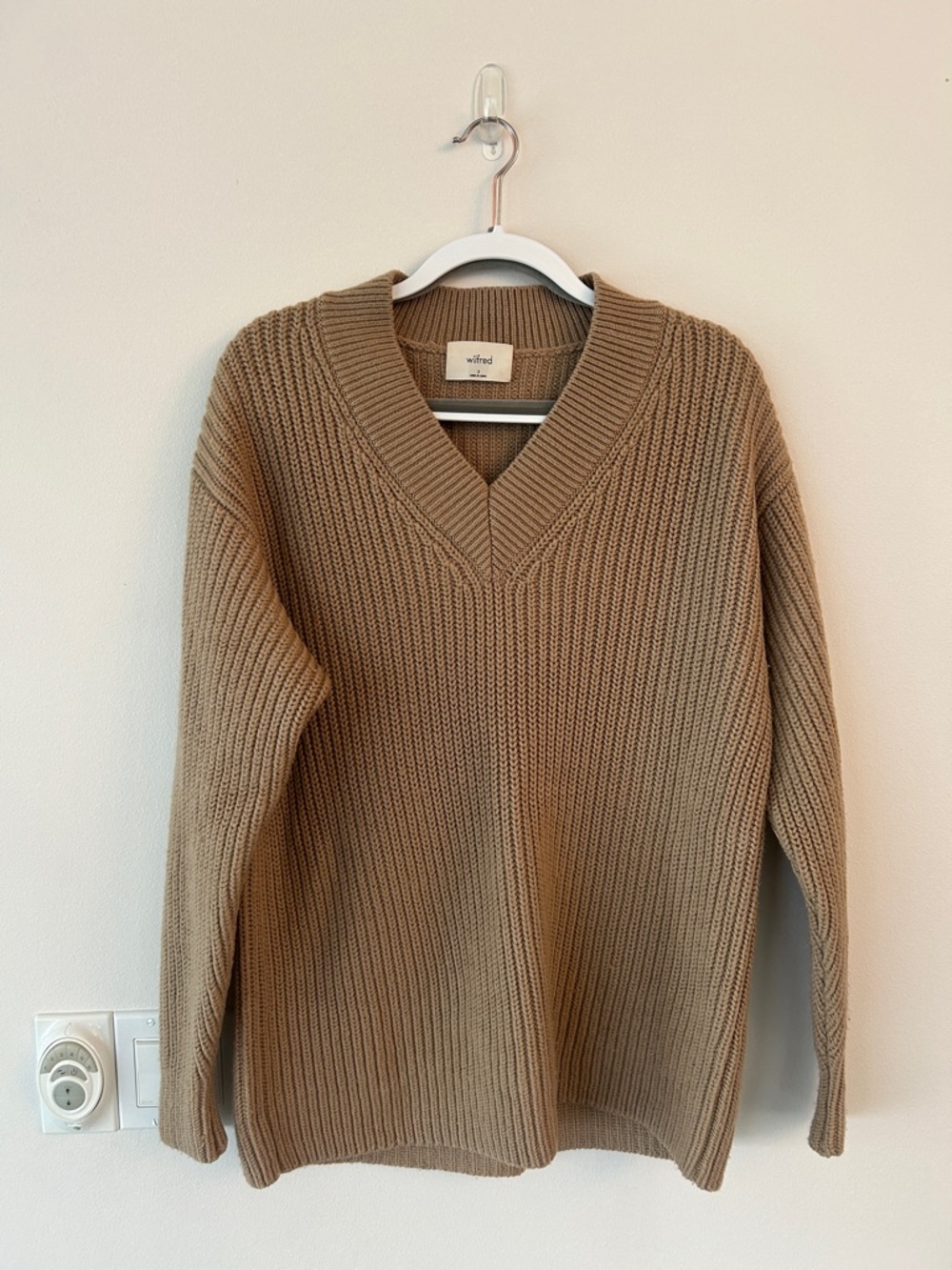Aritzia V-Neck Chunky Knit Sweater - Tan
